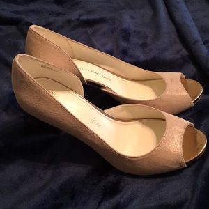 Women’s Anne Klein peep toe heels, light pink sz9
